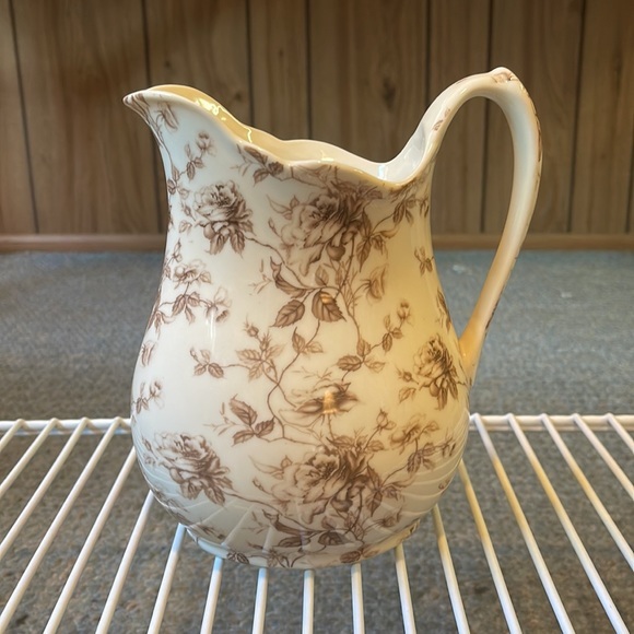 Vintage Pitcher by I. Godinger in Antique Reflections Brown Leaf Pattern - Picture 3 of 6